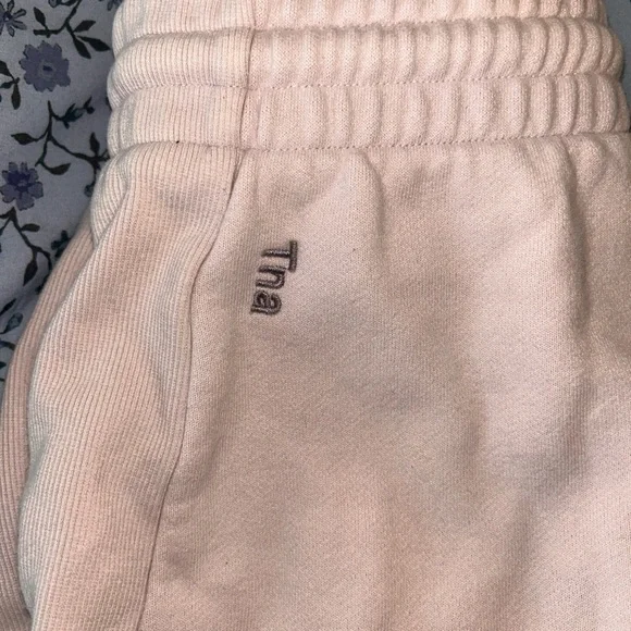 Aritzia Cozy Sweatfleece Boyfriend Short - Picture 2 of 5
